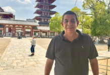 Arigatô! Zeca Pagodinho posa no Japão, onde fará show, e faz legenda em japonês